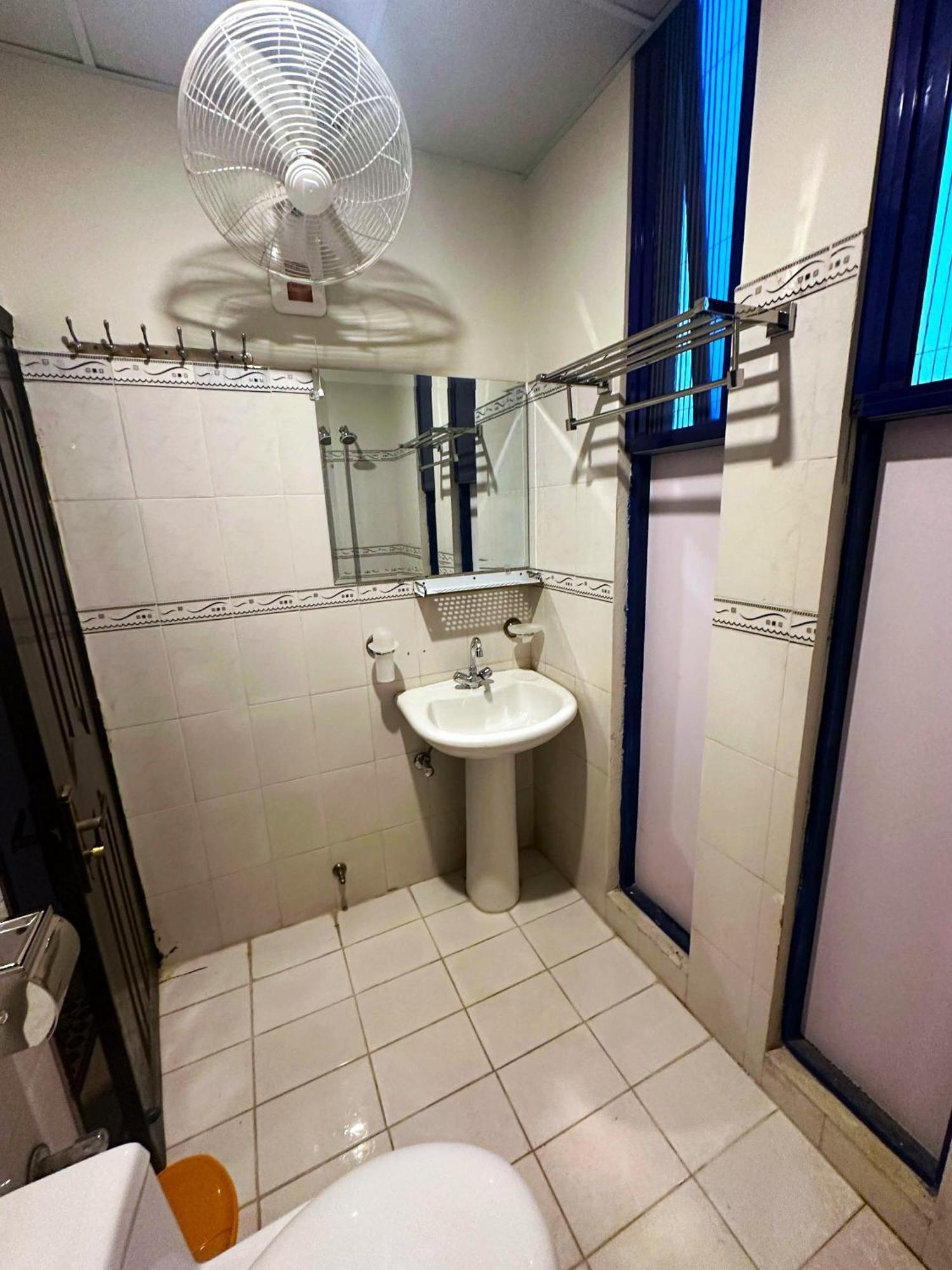 Luxury Apartment In Dha Phase 8, Near Allama Iqbal International Airport Lahore Ngoại thất bức ảnh